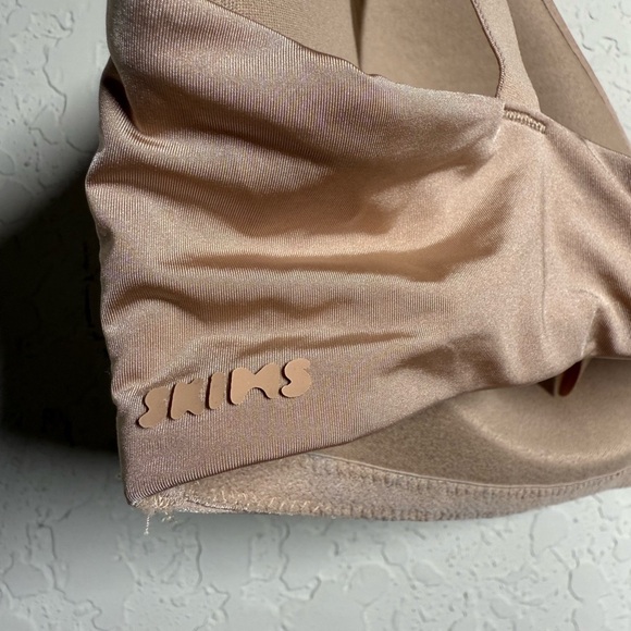 Skims Wireless T Shirt Demi Bra Size 36D - Picture 4 of 7